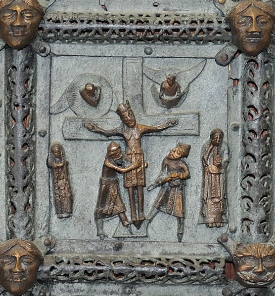 formelle portale di  san zeno crocifissione di cristo