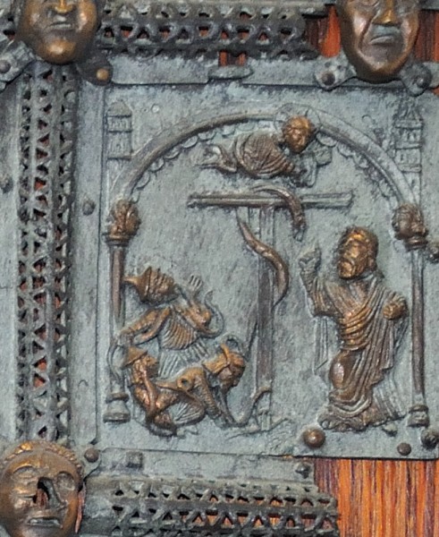 formelle portale di  san zeno serpente di bronzo